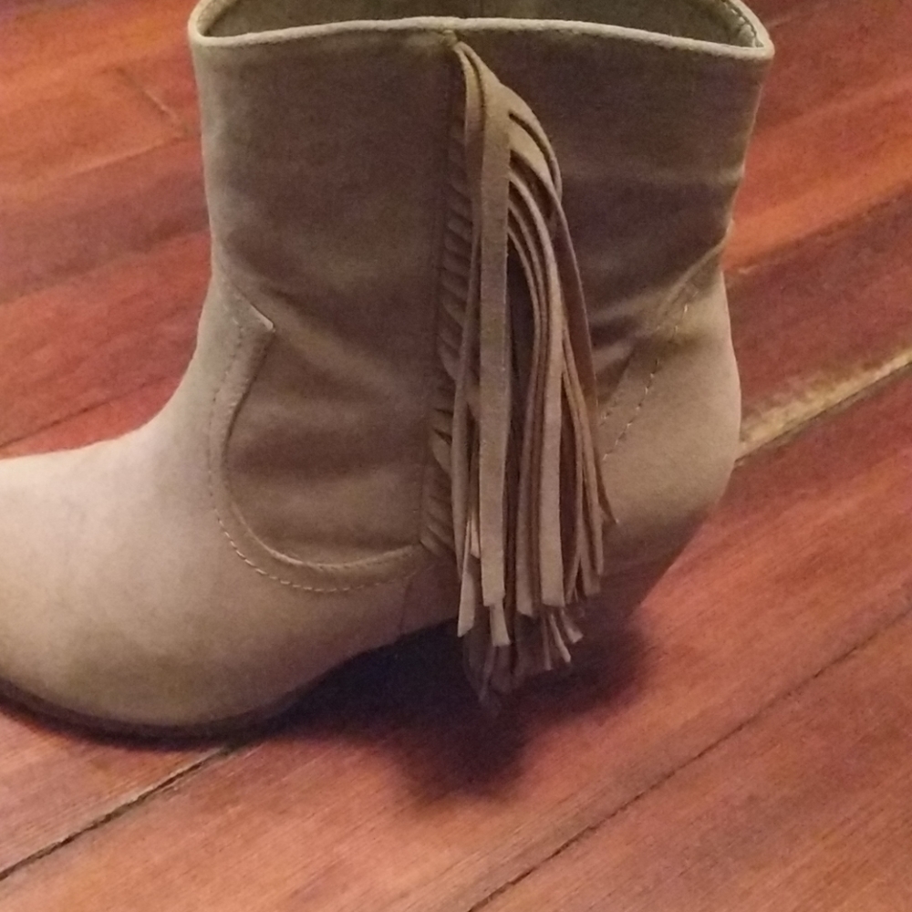 Refresh Fringe Booties - Picture 4 of 4